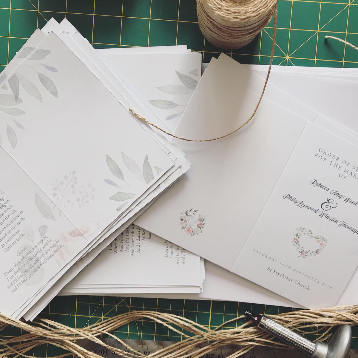 rochamazing's tweet image. Order of service booklets to coordinate with the Becca invitation suite
#orderofservice #weddingstationery #weddingstationerydesign #weddingstationeryuk #weddingstationerydesigner #weddingceremony #bespokestationery