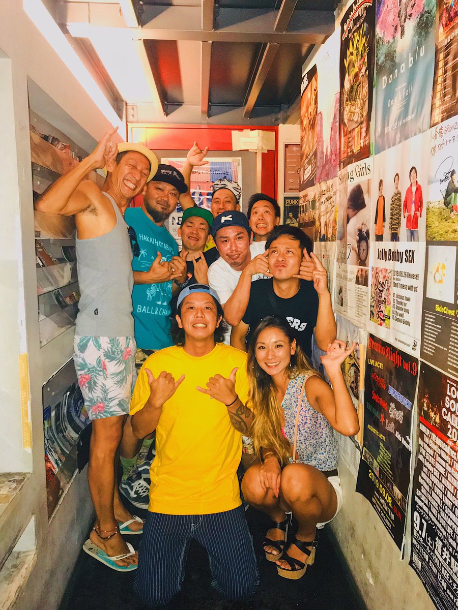 MIEE210's tweet photo. 子供達が途中で寝てしまった姿を見て、
「二階のソファー使って下さい」って、子供を抱っこして運んでくれて...😭
ライヴ終わっても、「何か手伝える事があればいつでも言ってください」って声をかけていただいて...
バンドマンってほんとにかっこいい。
#昨日のこと 
#ONEDUB
#SUBLIMITY https://t.co/jKez4tQRtx
