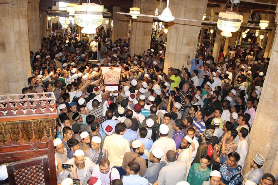 Fazirunhanipah's tweet photo. Sebuah Pemergian yang dicemburui dan ditangisi, maka jika telah perginya ulama’ maka ketahuilah ini adalah sebahagian tanda-tanda akhir zaman. Ulama’ itu ialah pewaris bagi Para Anbiya’😔 https://t.co/U5iBZqAOFf