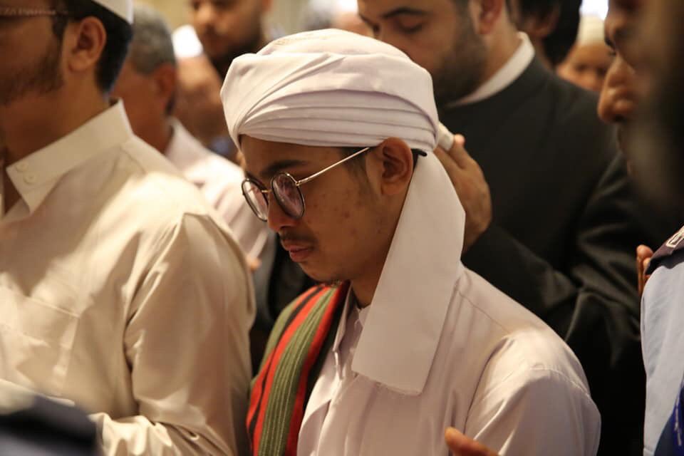 Fazirunhanipah's tweet photo. Sebuah Pemergian yang dicemburui dan ditangisi, maka jika telah perginya ulama’ maka ketahuilah ini adalah sebahagian tanda-tanda akhir zaman. Ulama’ itu ialah pewaris bagi Para Anbiya’😔 https://t.co/U5iBZqAOFf