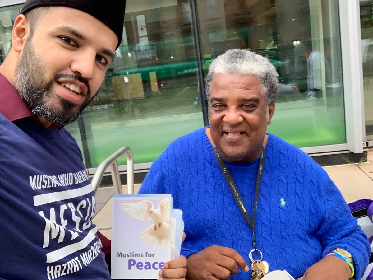 zahirmannan's tweet photo. Ahmadi Muslim Youth took to the streets to bridge societal gaps between Muslims & fellow Americans
We shared our concept of God, Message of Peace & Justice, Love for all, hatred for none, #MuhammadMercyToMankind, #MessiahHasCome, & #Khilafat
so many wonderful human beings in CT https://t.co/62PjWmS6EX