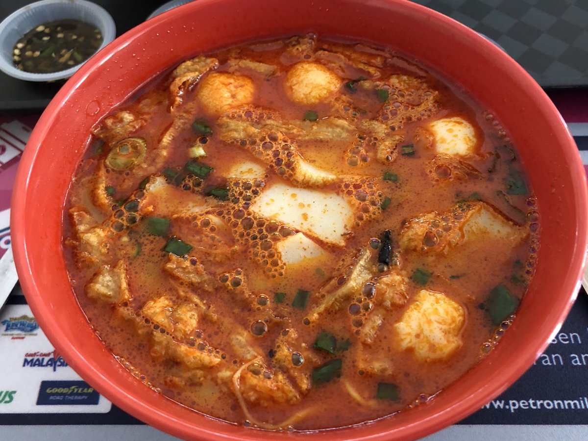 Otw back to Gopeng this morning stopped at RnR Tapah and straight for Kuetiaw Curry..yummy!!