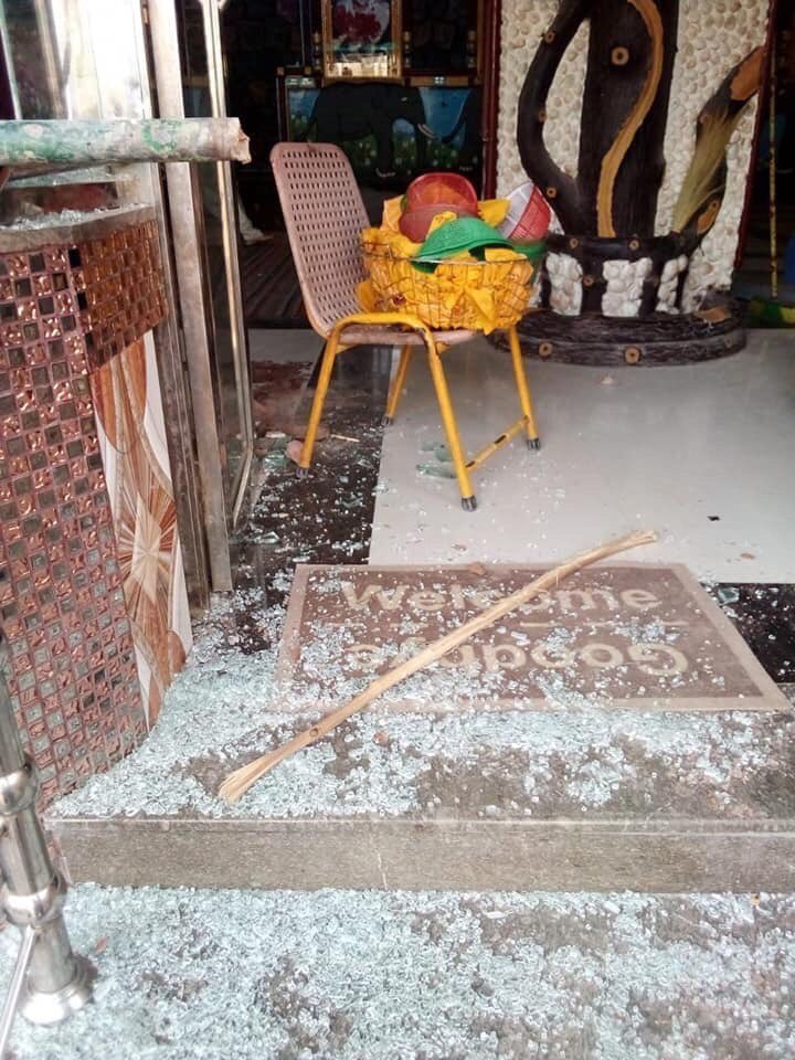 samrinahashmi's tweet photo. Attack on houses & Temple of Hindus #NotanDas at #Ghotki who is accused of blasphemy. Led by #MianMittoo
Why #SindhGovt does not control Him. He is involved in forced conversions as well. @BBhuttoZardari this is not our peaceful #Sindh https://t.co/cmmaPhDEUp