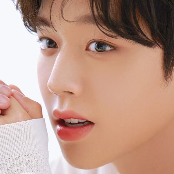 joajoakkk's tweet photo. 8.(워너원/솔로)박지훈님
내일 방송되는 꽃파당 너무 기대됩니다ㅜ누가봐도 우주최강큐티뽀짝이지 않을까 생각드네요😊제보자님이 보내주신 사진보며 너무 반했습니다💙눈도크고 아름다운 지훈님 너무 잘생기셨습니다👍 https://t.co/qnnXQWyEcb