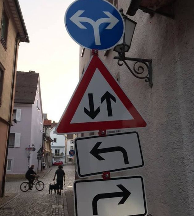 9GAG's tweet image. Her: Why doesn’t he notice my signals?
Her signals: