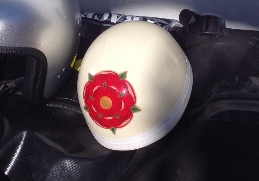popsyosh34's tweet photo. Davida Helmets 🇬🇧🏁👍@goodwoodrevival #puddingbasin https://t.co/RPyW9C8rW7