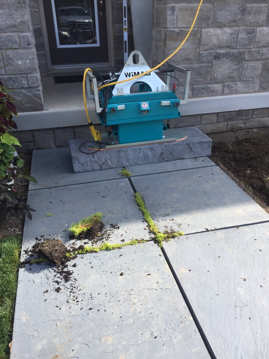 Weekend warrior mode for my Sis.  Thanks <a href="/techobloc/">Techo-Bloc</a> for the incredible precast products &amp; <a href="/ConnonNurseries/">Connon Nurseries</a> for the quality plant material, <a href="/MQuipGroup/">MQuip</a> for the slick vacuum unit🤘😎🥾🏗 #Landscaping #Weekend #MQuip #BackSaved
