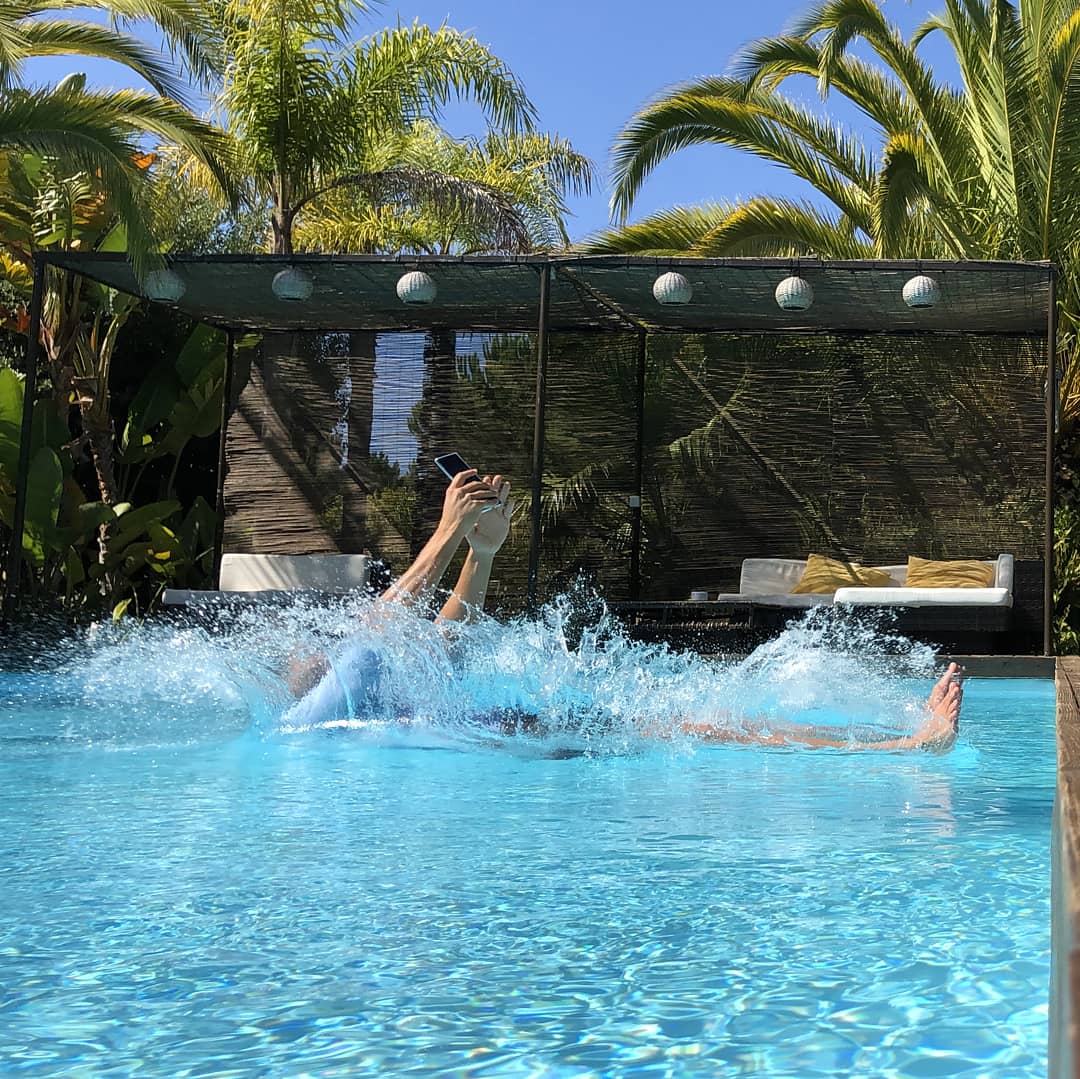 pabloalboran's tweet photo. Lo nuevo que os traigo es tan refrescante como este splashhhhhhhhhh 🎶🎶🎶😂😂
 #music #teamgalaxy #withgalaxy #GalaxyNote10Plus https://t.co/rXNYRuflO5