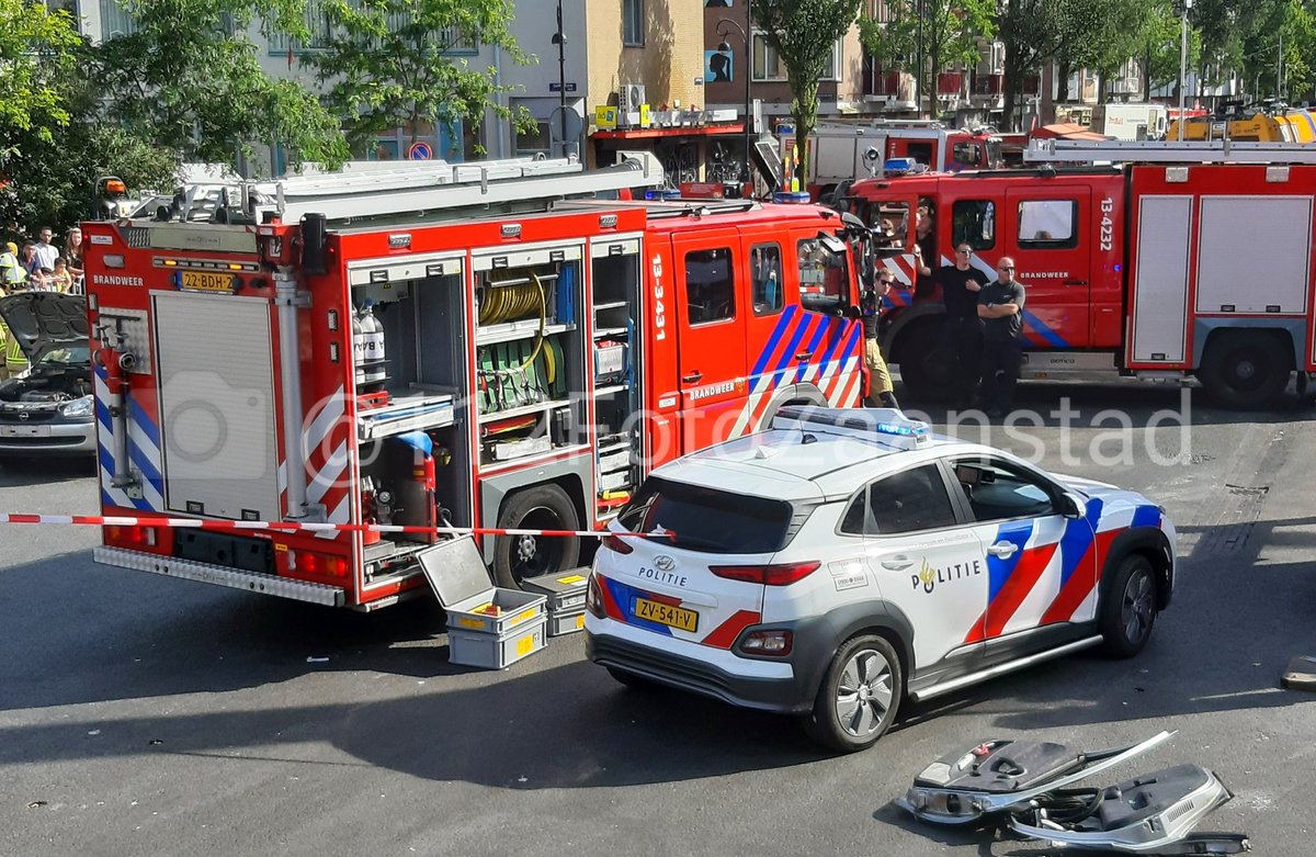 112_foto's tweet photo. De laatste grote demo voor vandaag op de #veiligheidsmarkt nabij de #Dapperstraat in #Amsterdam. Het incident betrof een persoon in een voertuig die eruit gehaald moest worden dmv het openknippen van het voertuig. @KazerneVictorAA https://t.co/zqiE5JCXJ2