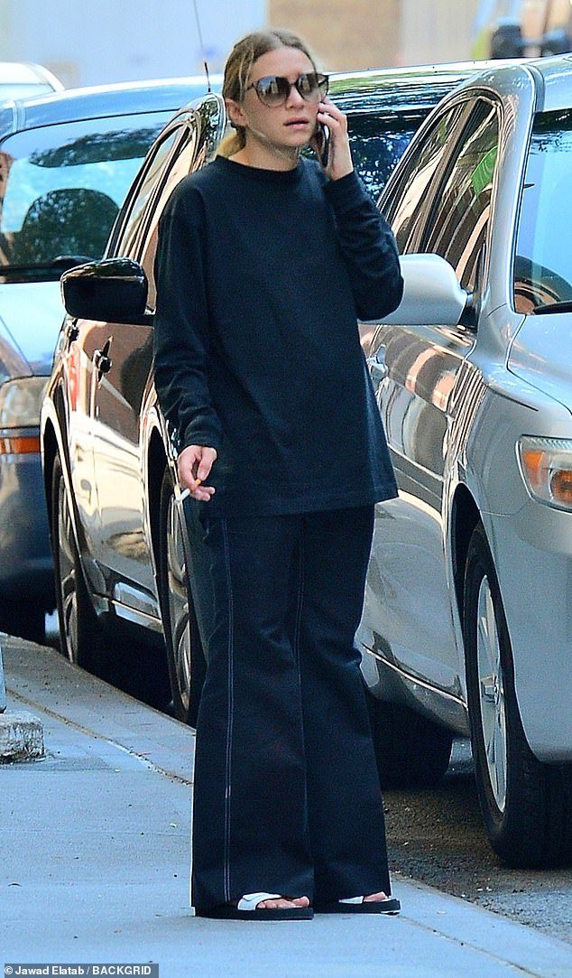 Olsen Oracle Auf Twitter Ashley Spotted Wearing All Black On Friday The 13th 9 13 2019 Ashleyolsen Streetstyle Monochromatic Allblack Marykateandashley Https T Co Q0aehxvars