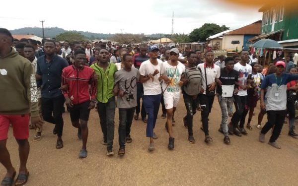 EiENigeria's tweet photo. .@tmgng Calls For Immediate Arrest &amp; Prosecution Of The @PoliceNG Officers Responsible For The Killing Of The 2 Students at FUOYE.
Read full statement here https://t.co/OL4XQqeBiA
#JusticeForFUOYE https://t.co/vPywPQ298V
