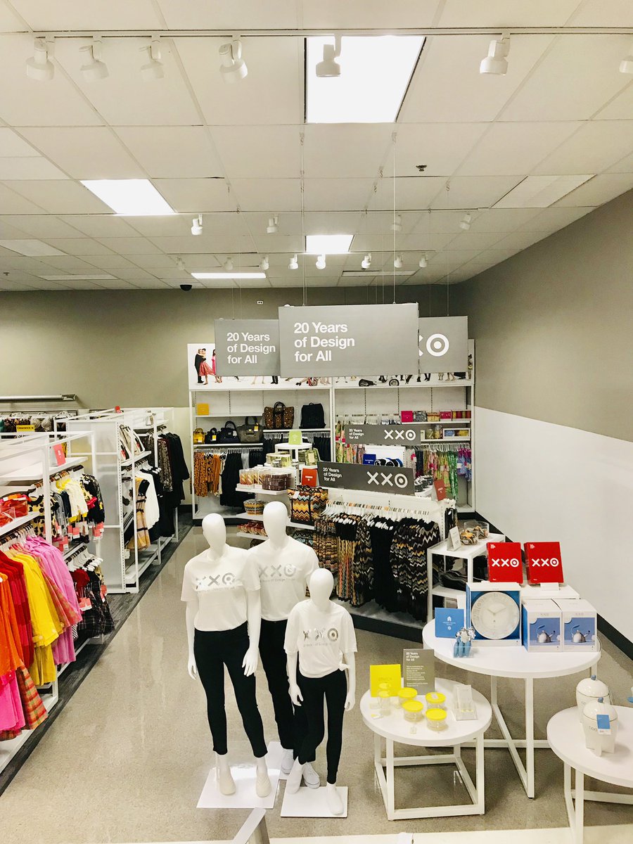 d_m_gray's tweet photo. Ready, Set, Launch! 20 years of designers in a one stop shop! Such a great day! #xxo #LTO #20yearsofdesign #FryRdFam https://t.co/kOCFnFs7KL
