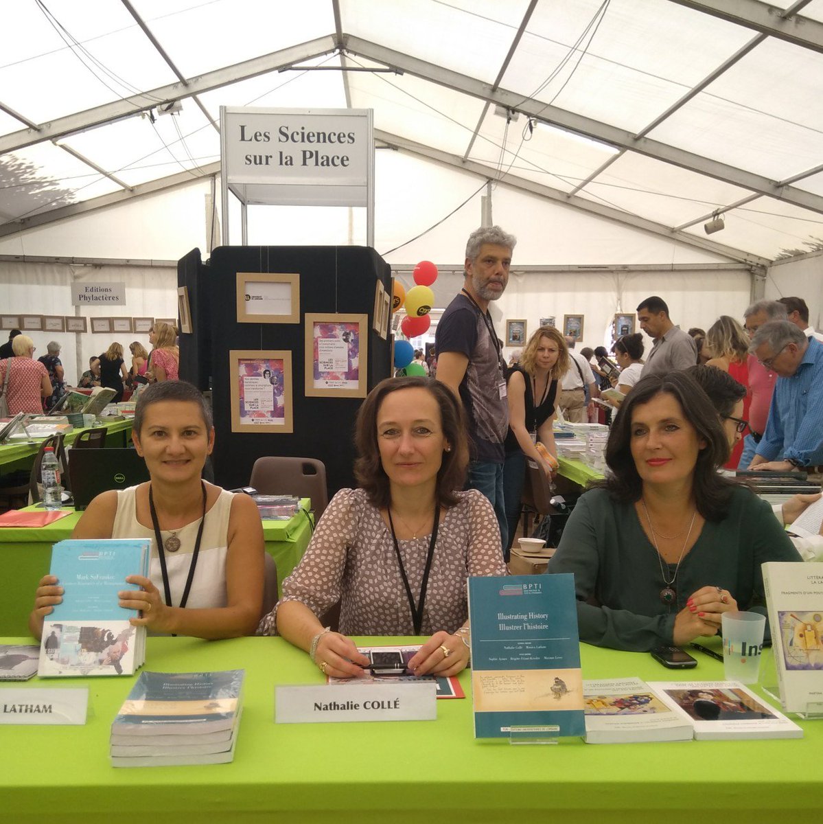 PUN_EDULOR's tweet photo. M. Latham pour "Mark SaFranko", N. Collé pour "Illustrer l'histoire" et L. Chvedova pour "Littératures croisées : la langue de l'autre", de l'@univlorraine, sont présentes sur le stand des #sciencesurlaplace au @Livresurlaplace jusqu'à 19h !
#lelivresurlaplace2019 #lsp2019 https://t.co/S7QLOgtcpl
