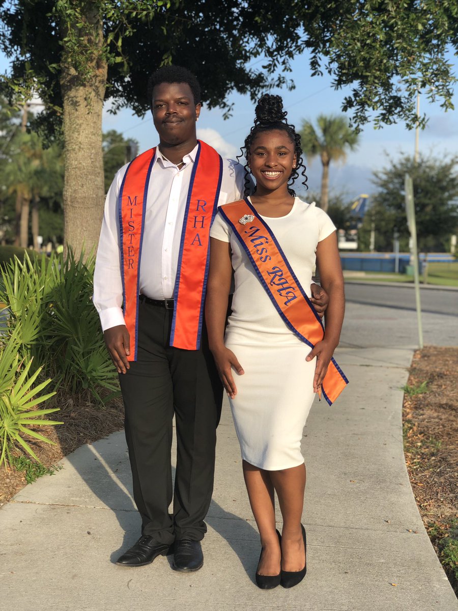 SSURHA_'s tweet photo. 🐯GO ORANGE!!!! GO BLUEE!!!! RHA’s Miss and Mister last night for the Tiger football game!!!! 🐯 https://t.co/MU1MuBzhht