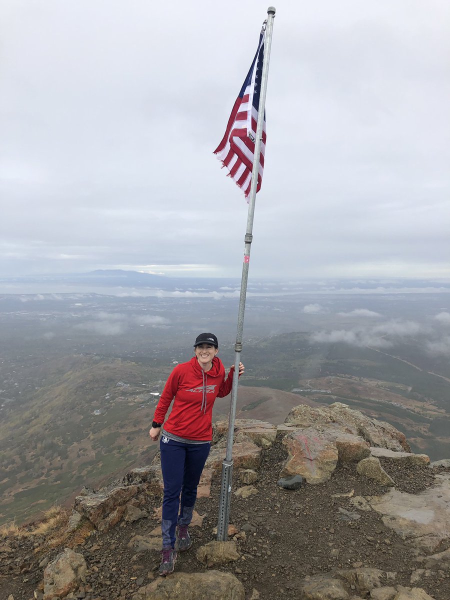 UltraRunLaraRun's tweet photo. 2.5 yrs in AK, finally got to hike/climb Flattop! #teamaltra #optoutside #embracethespace https://t.co/1wGMcns3Ko