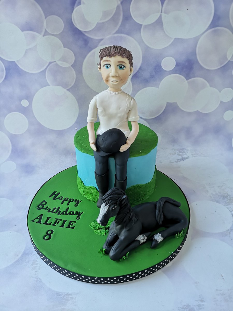 LilyBellesCakes's tweet image. For Alfie. Happy 8th Birthday. #handmademodels #sugarpress #lilybellescake #clonee #dunboyne
