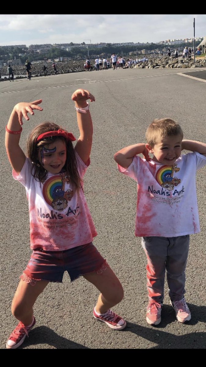 Katie2Tall's tweet photo. Another fantastic event, supporting @noahsarkcharity #FamilyFunWalk The bubbles and paint were a huge success!! https://t.co/eubp09LxvS