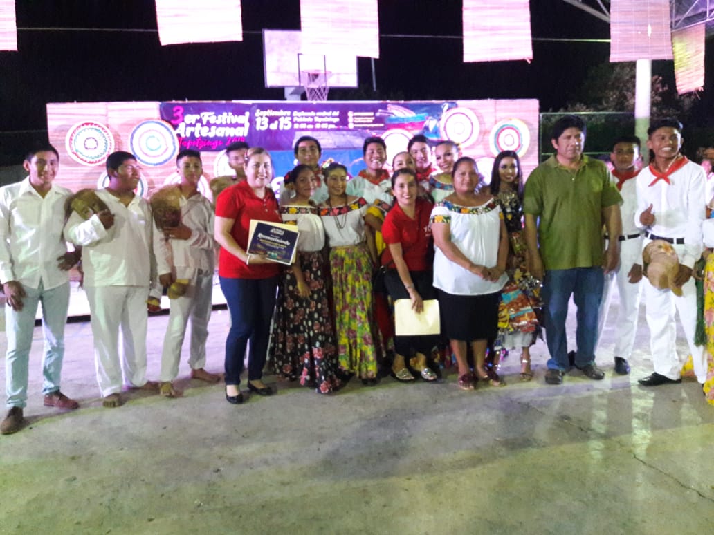 CobatabP21's tweet photo. En el marco de los festejos del XXXV Aniversario del Plantel 21 se realizó una muestra cultural en la 3er feria artesanal de Tapotzingo con el proyecto denominado "Tapotzingo de mis amores"
#Dia3
#AniversarioPlantel21
#SoyPlantel21 #OrgullosamenteCOBATAB
#SomosPlantel21 https://t.co/MWRVR7K9b4