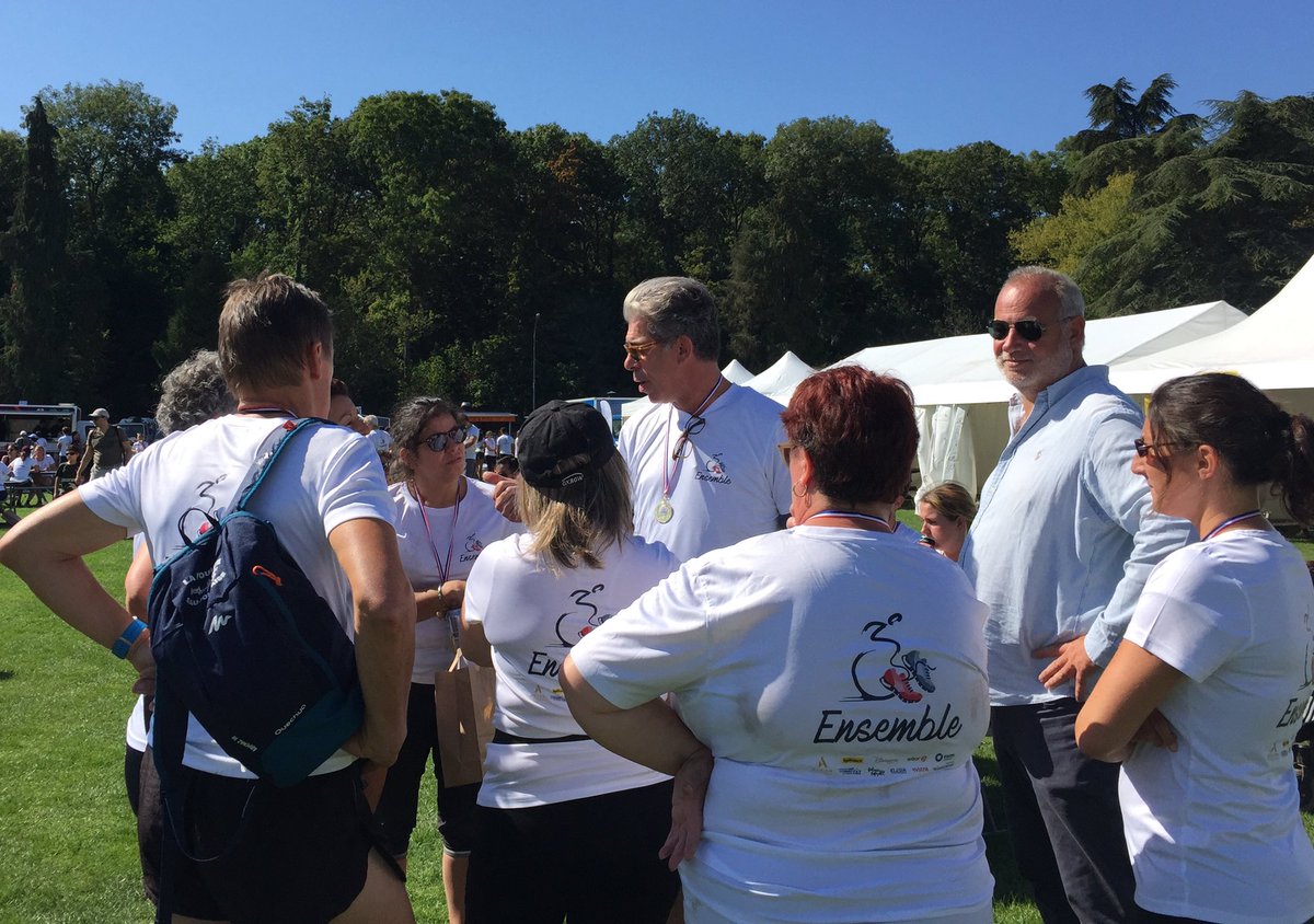 S_Lemoine1's tweet photo. Fière que le DG de @Klesia @deLABRELIE ait mouillé le maillot, avec les 538 autres compétiteurs et 11 entreprises de la #CourseEnsemble2019, ce dimanche dans la forêt de Meudon, au profit d’associations qui œuvrent pour l’inclusion des personnes en situation de #handicap 😎👍 https://t.co/HzOX3wFAxM