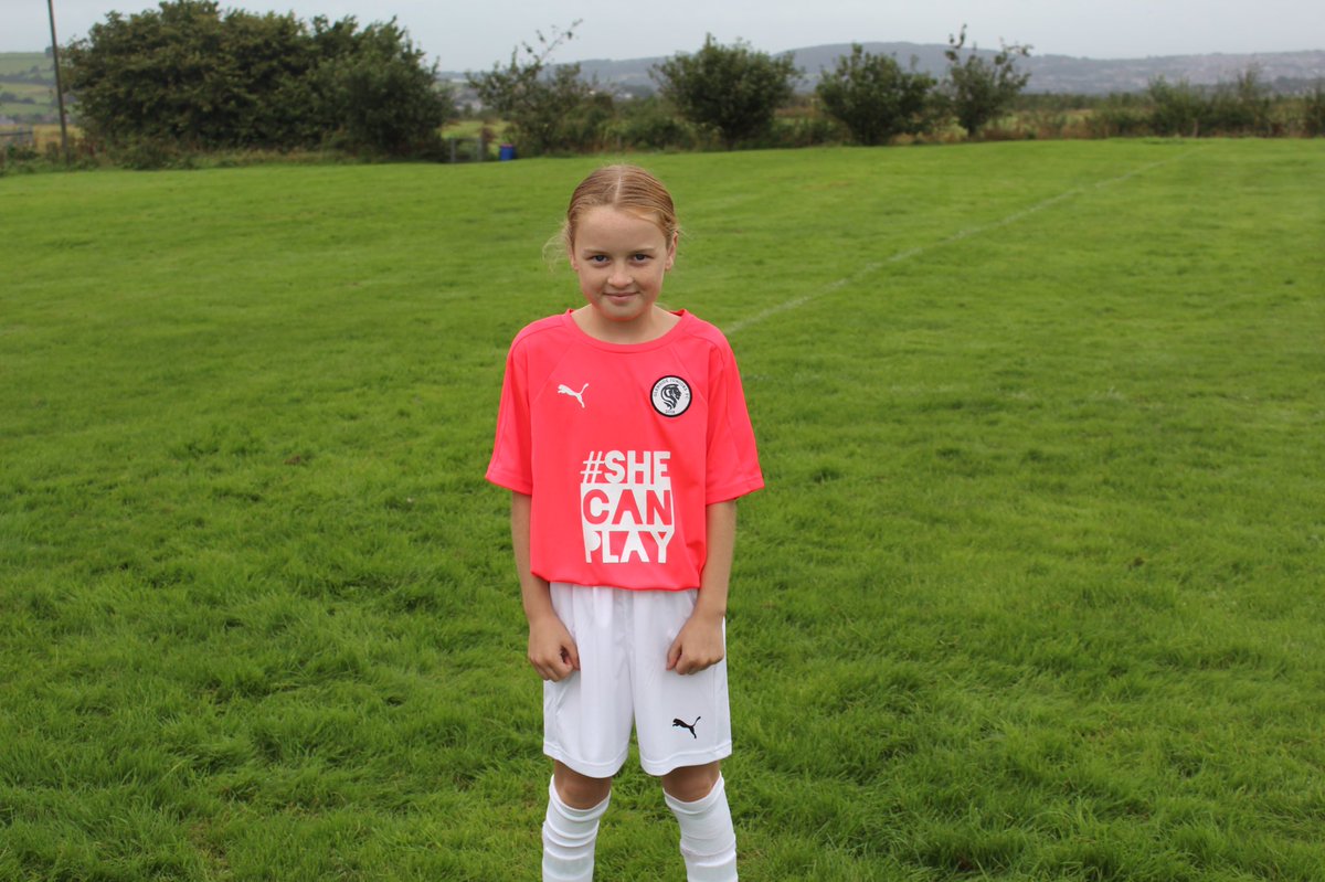 GlensideJuniors's tweet photo. To mark the occasion of us hosting our very first home game, we decided to produce a limited edition pink kit. And to honour the commitment of our only female player, we donated the sponsor space on the kit to @SheCanPlayUK https://t.co/Fs1XgSmY0t