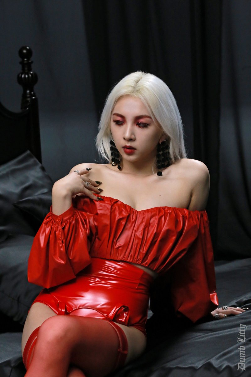KARD_Official's tweet photo. KARD 2nd Digital Single 'Dumb Litty'

PHOTO_Hera #Jiwoo
2019.09.22

#전지우 #JEONJIWOO
#KARD #DumbLitty
#KARD_DumbLitty https://t.co/mbaaZt7pas