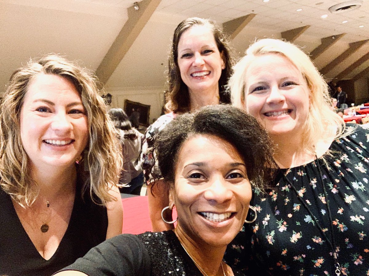 Chatonsworld's tweet photo. Another great day! Hi Cooper! @coopermunroe @skyenmclain @mrsgregwillis #BloggyCon #bloggycon19 https://t.co/oMtCKApXjo