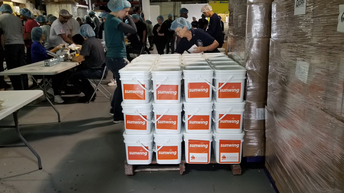 vmcmediacanada's tweet photo. Packing food kits for those effected in The Bahamas by Hurricane Dorian. #BahamasStrong 🇧🇸 https://t.co/aJZFGNSgQT