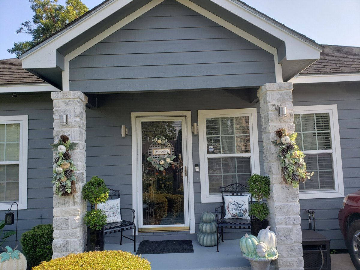 Need ideas for outdoor fall / autumn porch decor. Check out my YouTube video. Here is the link:
youtu.be/wxkaoNZuujk
#fallporchtour #outdoorfalldecor
#fall2019