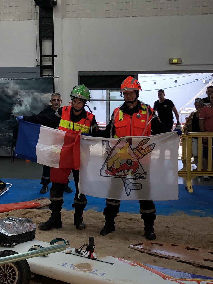 AdrienGransagne's tweet photo. [#Jour4] Manœuvre pour l’équipe Secours à personnes au challenge SUAP du @WRC2019France ! Belle performance du binôme du @sdis86 ! Les #pompiers du @departement86 étaient engagés et qualifiés au secours à personnes et secours #routier ! En attente des résultats 👍 https://t.co/yVZhexQ7nR