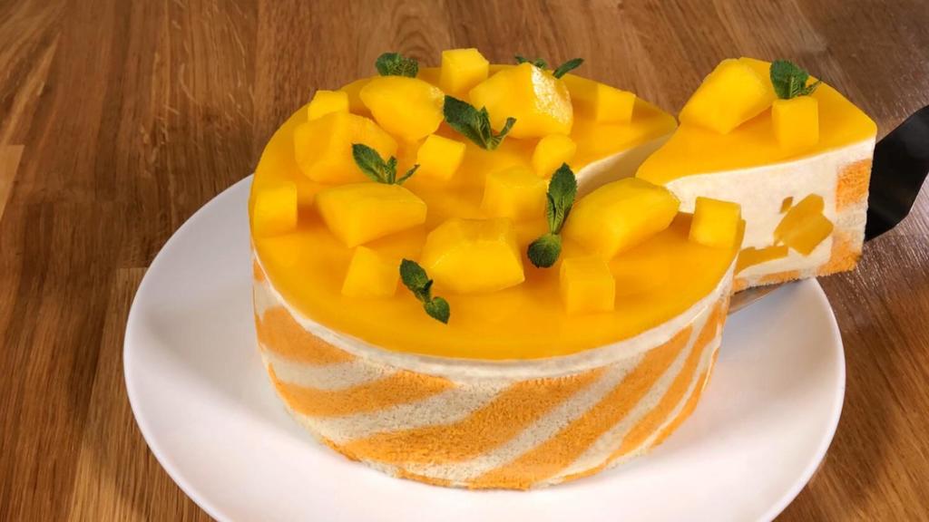 I've just made this Mango Mousse Cake for the weekend. 