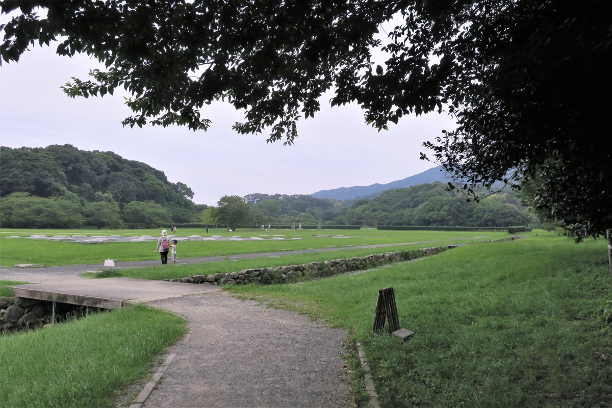 Tokyonobo's tweet image. The first two pix are remains of ancient Dazaifu government office near Fukuoka City. It was the regional government in Kyushu from the 8th to the 12th cent., and was responsible for supervising Japan's maritime frontier. Kanzeon-ji is a seventh-century Buddhist temple in Dazaifu