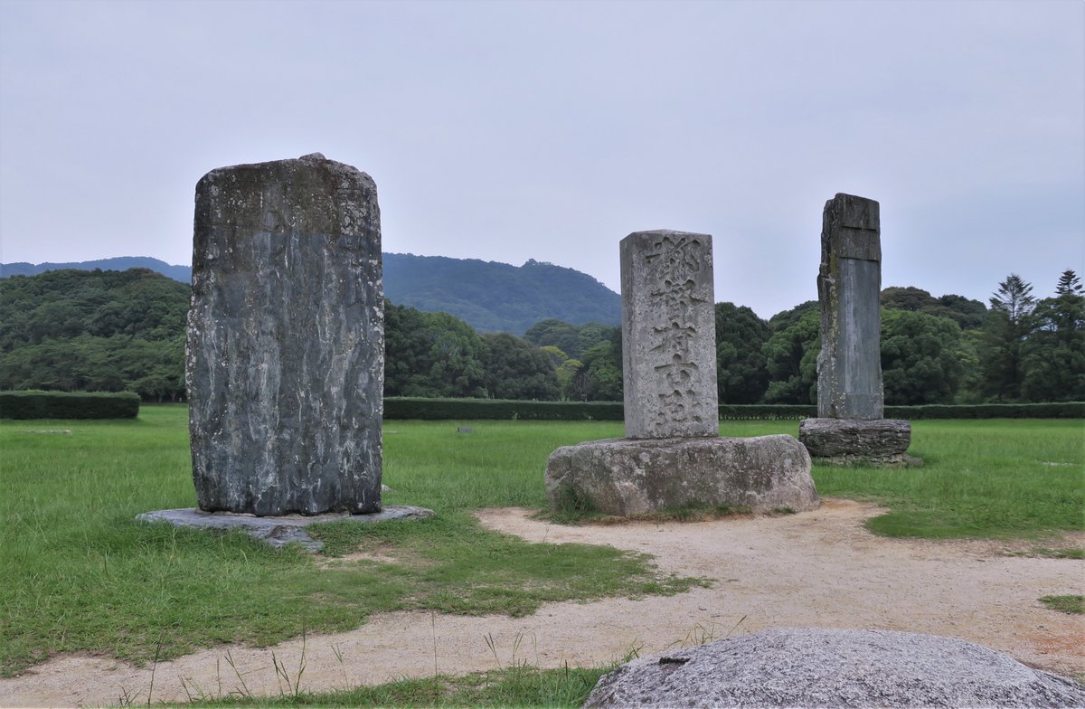 Tokyonobo's tweet image. The first two pix are remains of ancient Dazaifu government office near Fukuoka City. It was the regional government in Kyushu from the 8th to the 12th cent., and was responsible for supervising Japan's maritime frontier. Kanzeon-ji is a seventh-century Buddhist temple in Dazaifu