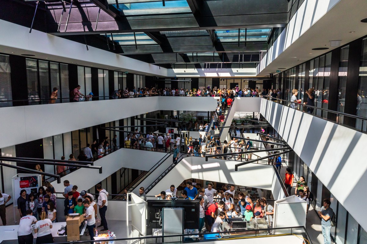 Merci aux 40'000 curieux et curieuses, et félicitations aux 1'500 étudiant·e·s, chercheur·e·s, employé·e·s, guides, pilotes, et toutes les autres personnes qui ont tout donné pour faire découvrir la science et l'EPFL, et rendre cet événement inoubliable! #PortesOuvertesEPFL