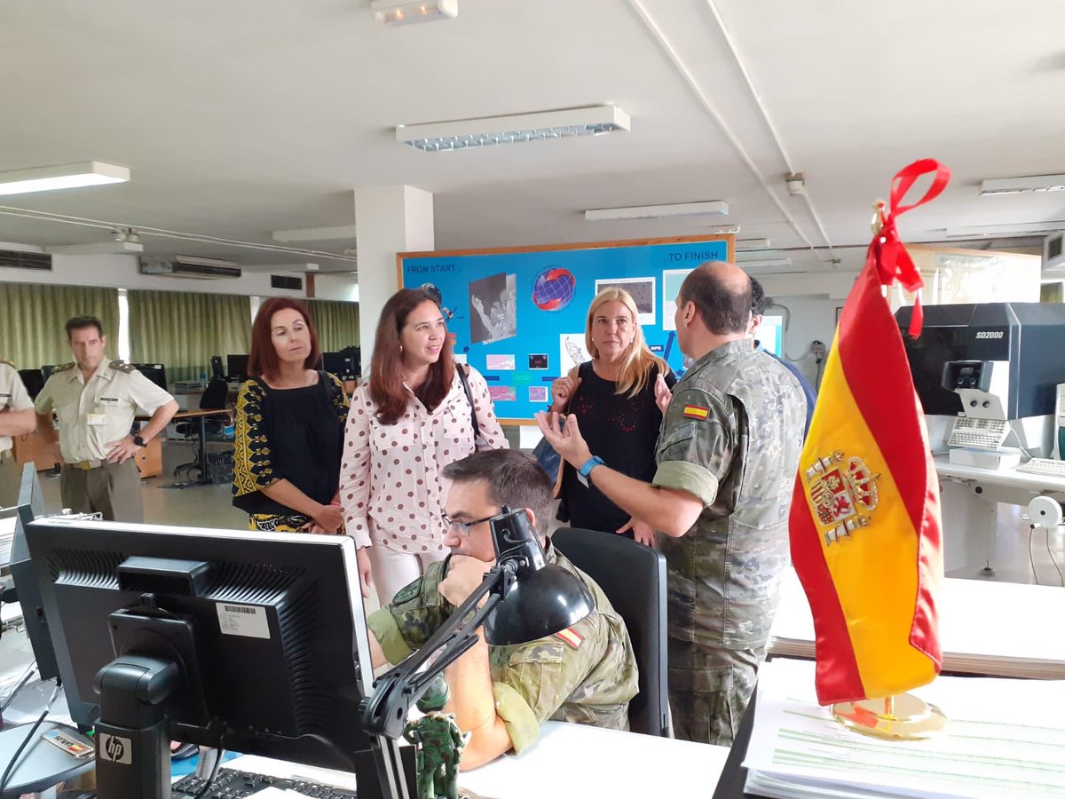 GeomaticaUPV's tweet image. El pasado viernes, la dirección de la ETSIGCT de @UPV visitamos en centro Geográfico del Ejército. Fantástico recibimiento del  director y jefes de área del centro, y del subdirector general de administración periférica. @Defensagob @EjercitoTierra  #geospatial #geotechnology