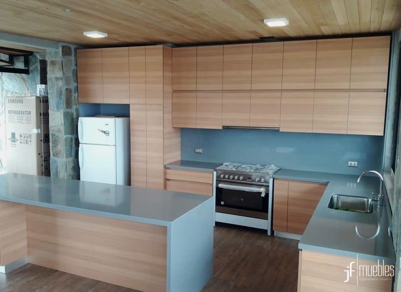 JF muebles on Twitter: "Muebles de cocina melamina masisa cubierta en cuarzo santa margherita herrajes con sistema cierre zócalos en pino y enchapados en formalita aluminio brush. https://t.co/RPgNuUVrJi" /