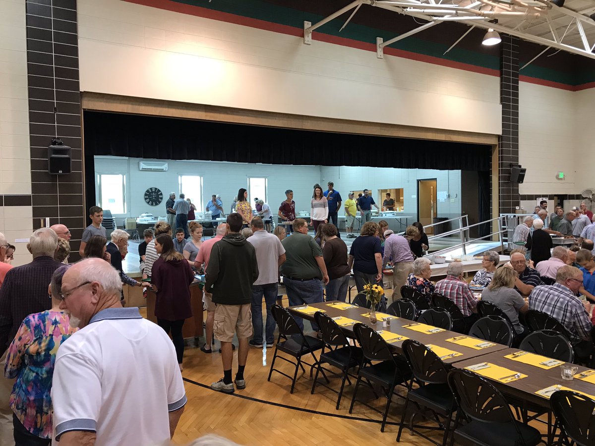 SLStMarys's tweet photo. Another great turnout for the Early Sacred Heart Chicken 🍗 Dinner! Thanks to Tracy Drey and all the #volunteers. https://t.co/4Wyn06LsTB