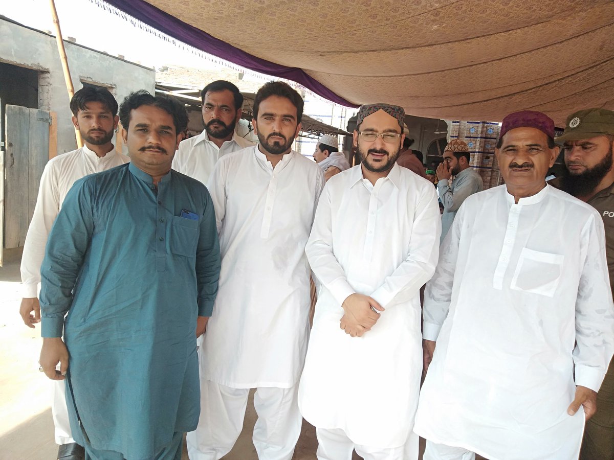 ImranWains1's tweet photo. ممبر پنجاب اسمبلی سید علی حیدر گیلانی کی حلقہ #P213.ہمراہ سابق ایم پی اے عثمان احمد بھٹی ....امد
معززینِ علاقہ سے ملاقات کی، فاتحہ خوانی کی اور لواحقین سے اظہارِ تعزیت و ہمدردی کی، مرحوم کے بلند درجات کیلئے دعائے مغفرت بھی کرائی
#PP213 https://t.co/EcUXFmTxdQ