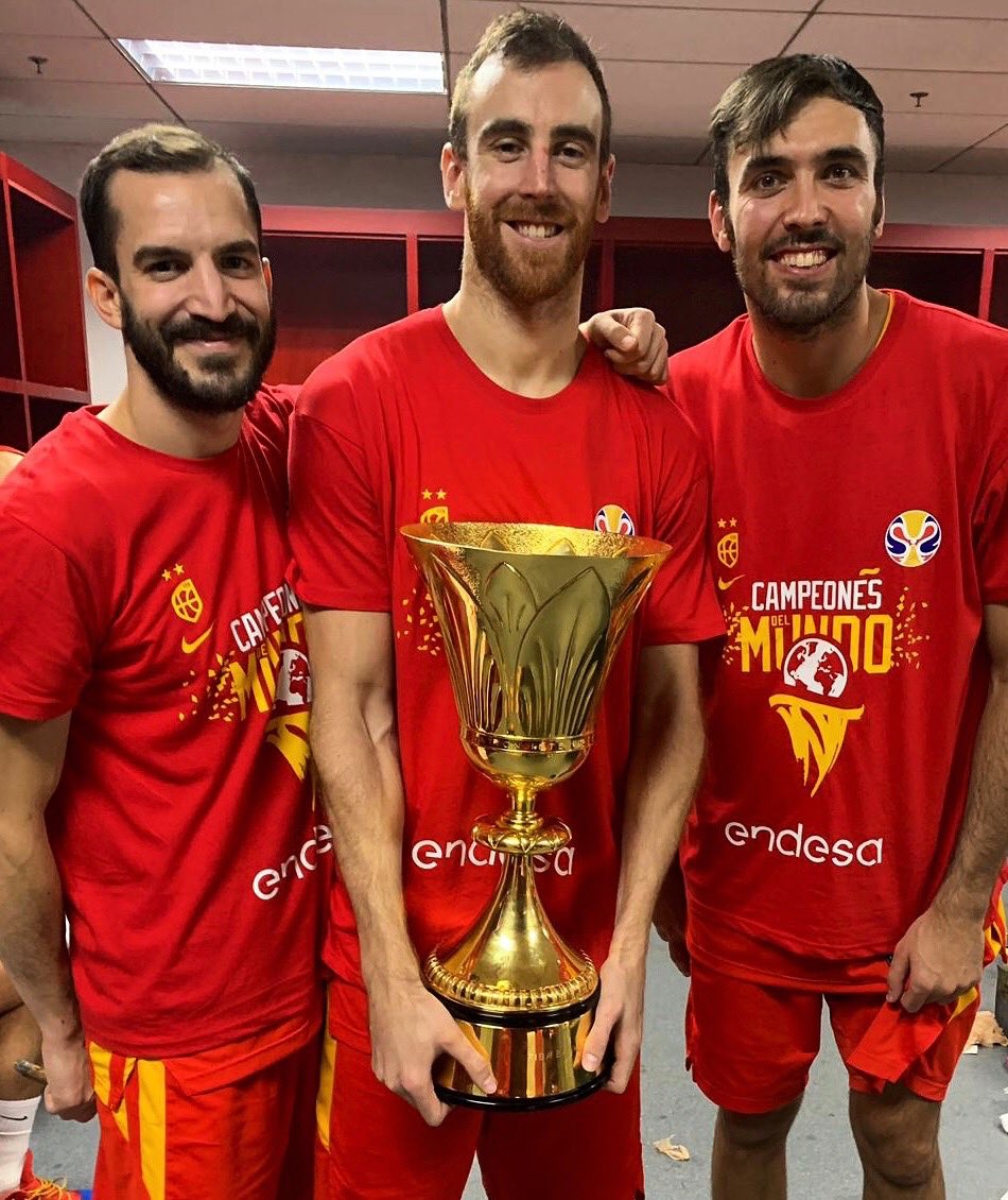 FCBbasket's tweet photo. ⭐️ WORLD CHAMPIONS 🏆🏀
@PauRibas @Victor_Claver @PierreOriola 👏👏👏 https://t.co/a37L4CRFtn
