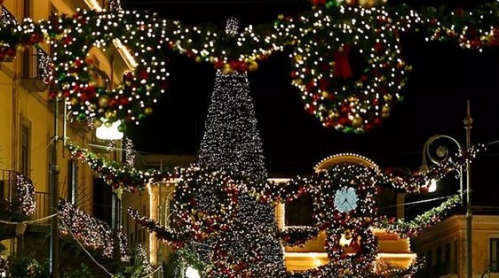 Christmas Shopping in Sorrento, Positano and Naples with 3 nights at a 4 or 5* hotel in central Sorrento, private transfers and private tours.
Flights from UK 
ATOL &amp; ABTA protected
Open your Christmas package here:
friendsofsorrento.co.uk/sorrento-chris…