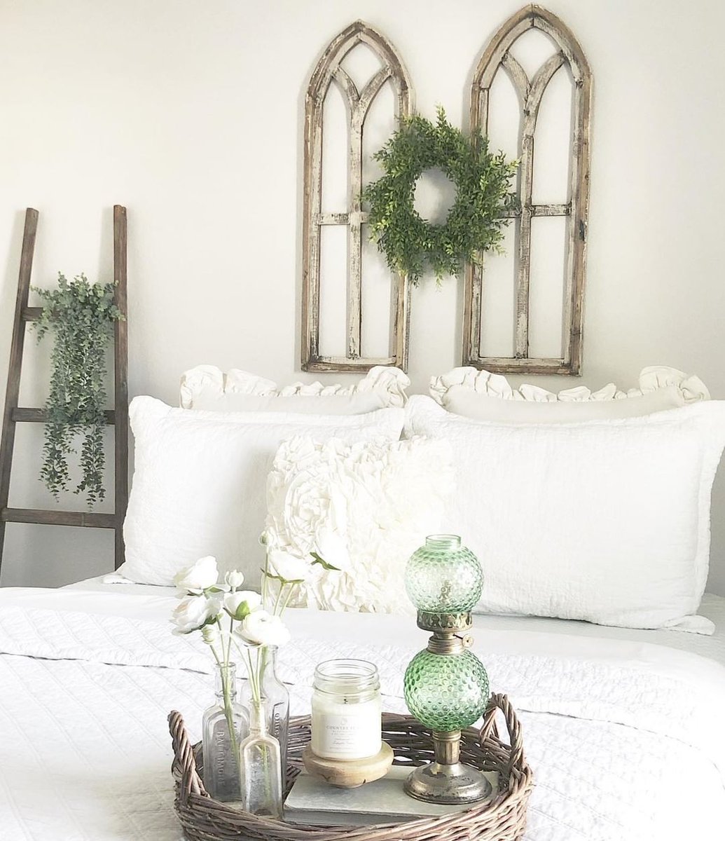 AntiqueFarmHous's tweet photo. Isn't this just the sweetest guest room to welcome overnight guest with? Love the shades of white &amp; our Arched Window Frames for a pop of wood tone too! https://t.co/vjN9YwoJ46 #walldecor #bedroom https://t.co/KXNJtgoIXy