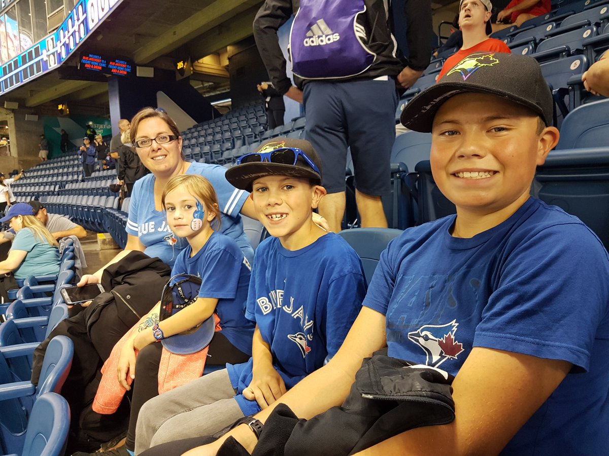 skinsy18's tweet photo. Go Jays Go!  #LetsGoBlueJays https://t.co/Y5tlzmXPgm