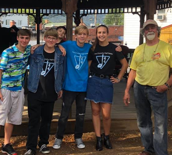 bailessteve's tweet photo. Looking forward to hearing more from The Crunchy Half Notes from Frankfort HS. Great covers of favorite dance tunes. W/Jim Morris @ the @HighlandsArtsFestival in #RomneyWV. @shanmrich1 https://t.co/zB5eDCroJE