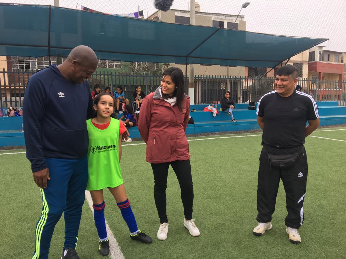 SuenosDeBarrio's tweet photo. Así se viene realizando de nuestra convocatoria de #FútbolFemenino en el distrito de San Luis. Gracias a todas las chicas por asistir. Pronto estaremos en más distritos, para encontrar más talentos.

#SueñosdeBarrio https://t.co/xVRR6Rk7Sh