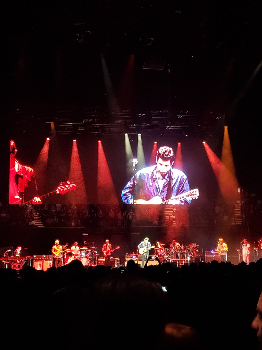 BeingBrazen's tweet photo. Got to see @JohnMayer live this weekend in LA... was beyond awesome #musicbucketlist https://t.co/T02iJFV2bs