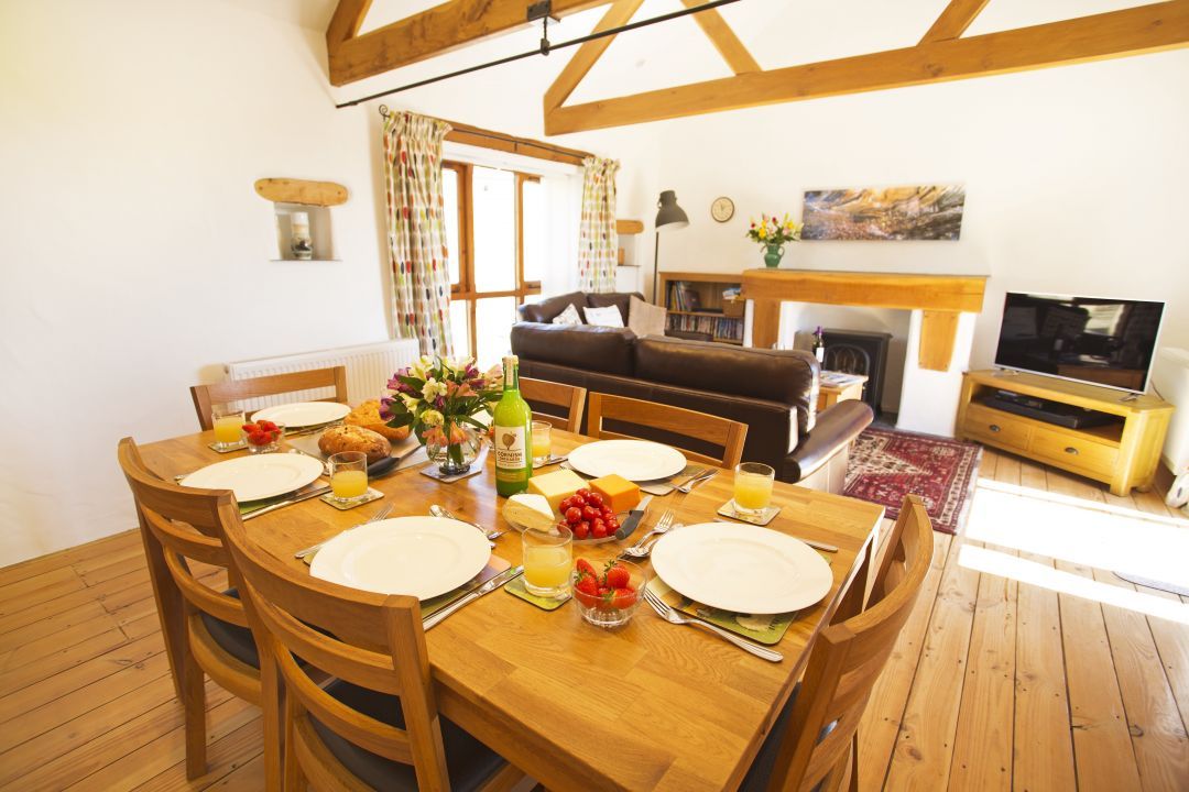 TheHolidayCots's tweet photo. โญ๏ธ Special Offer โญ๏ธ
Enjoy an 8 night stay for the price of 7 from the 18th - 26th October at @Gosphenheale Barn! Contact the owners for more information.
๐๏ธ Sleeps 1-6
https://t.co/VUoYgrPUM2
#PipersPool #Launceston #Cornwall #SpecialOffer #AutumnBreak #FamilyFriendly https://t.co/DneFuowzYJ