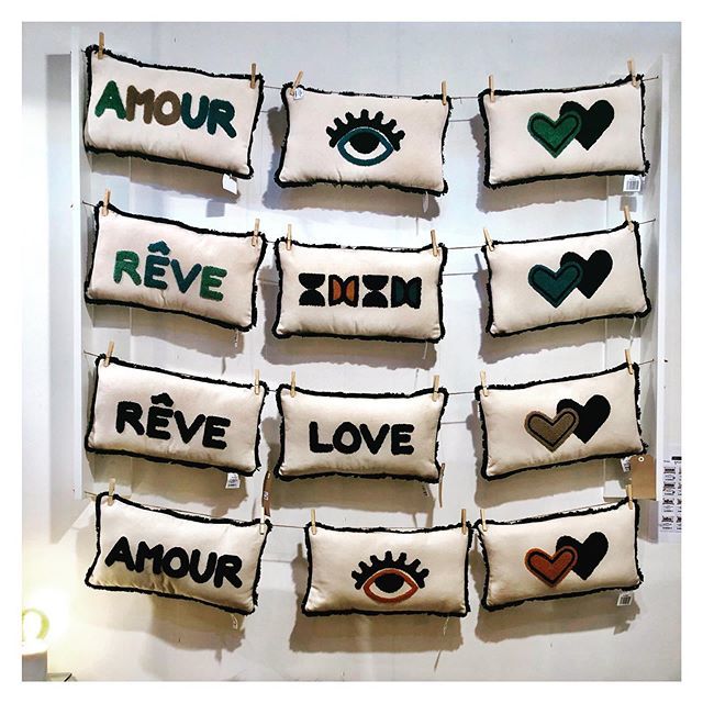 The cushions say it best.... j'adore les dimanches at least lazy ones! ift.tt/305YhAa