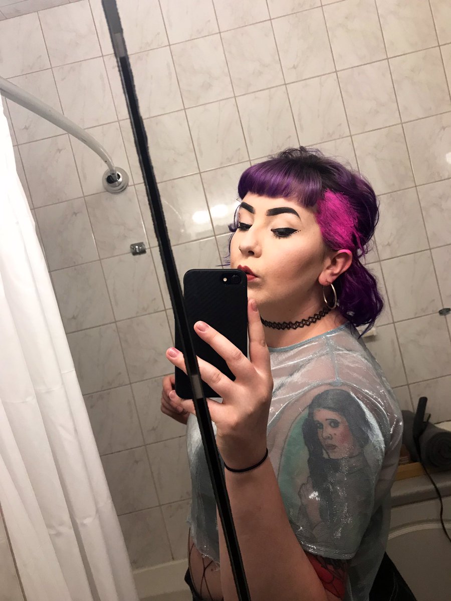 AliceYarr's tweet photo. 🌟 Strike a pose 🌟 @gooddyeyoung #poserpaste 💖💜 https://t.co/y1U1GoGhjI