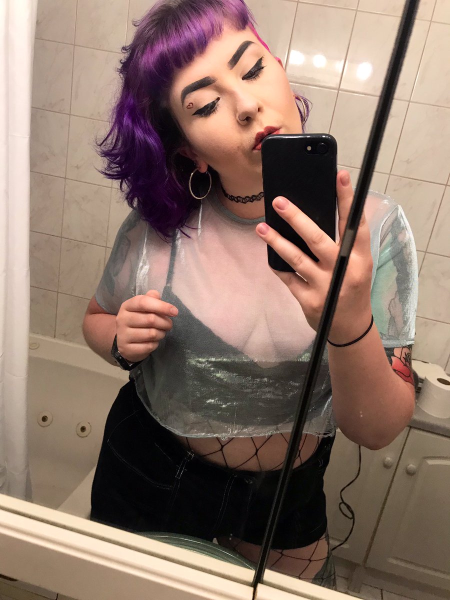 AliceYarr's tweet photo. 🌟 Strike a pose 🌟 @gooddyeyoung #poserpaste 💖💜 https://t.co/y1U1GoGhjI