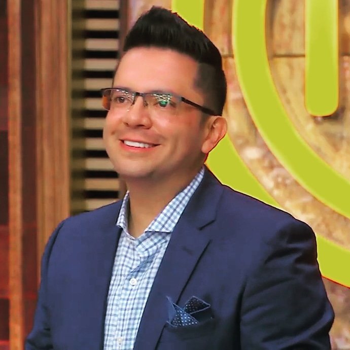 joseracasfans's tweet photo. 📲 #TeamJoseRa 👨‍🍳
Hoy es ¡DOMINGO! de ver a nuestro chef consentido @joseracastillo 🤓 en @masterchefmx 🙋Levanten la mano quién lo va a ver esta noche a las 8:00 horario especial por @aztecauno? 😍💞
#MasterChef #MasterChefMex #MasterchefLaRevancha #VivaMasterChef https://t.co/yIpSUxzSWa