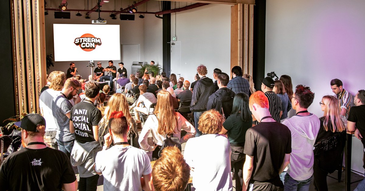 StreamConNL's tweet image. De eerste editie van StreamCon was een succes!

Mega shout-out naar alle bezoekers, zonder jullie was het niet zo awesome geweest. En thanks @Mortumnl voor deze foto!

Wij gaan nu eerst genieten van een korte break. Daarna gaan we gelijk weer aan de slag voor de volgende editie!